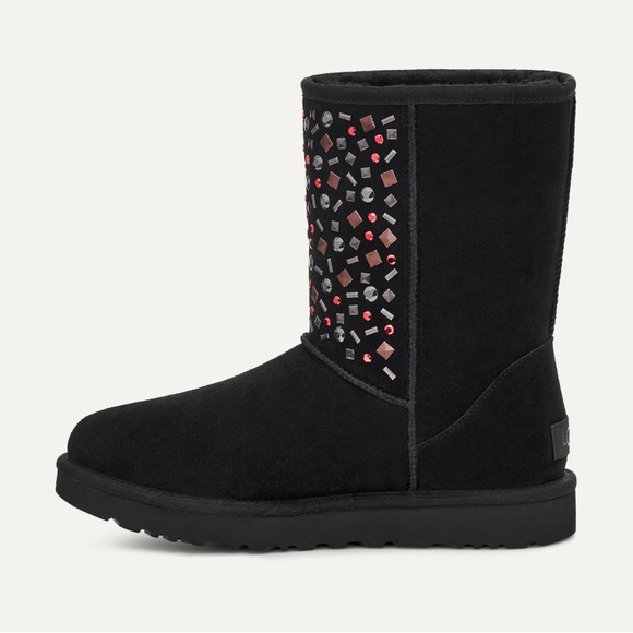 EUC Women’s Size 6 (Euro Sz 37) UGG Classic Short Stud II Winter Boote In Black - Picture 4 of 15